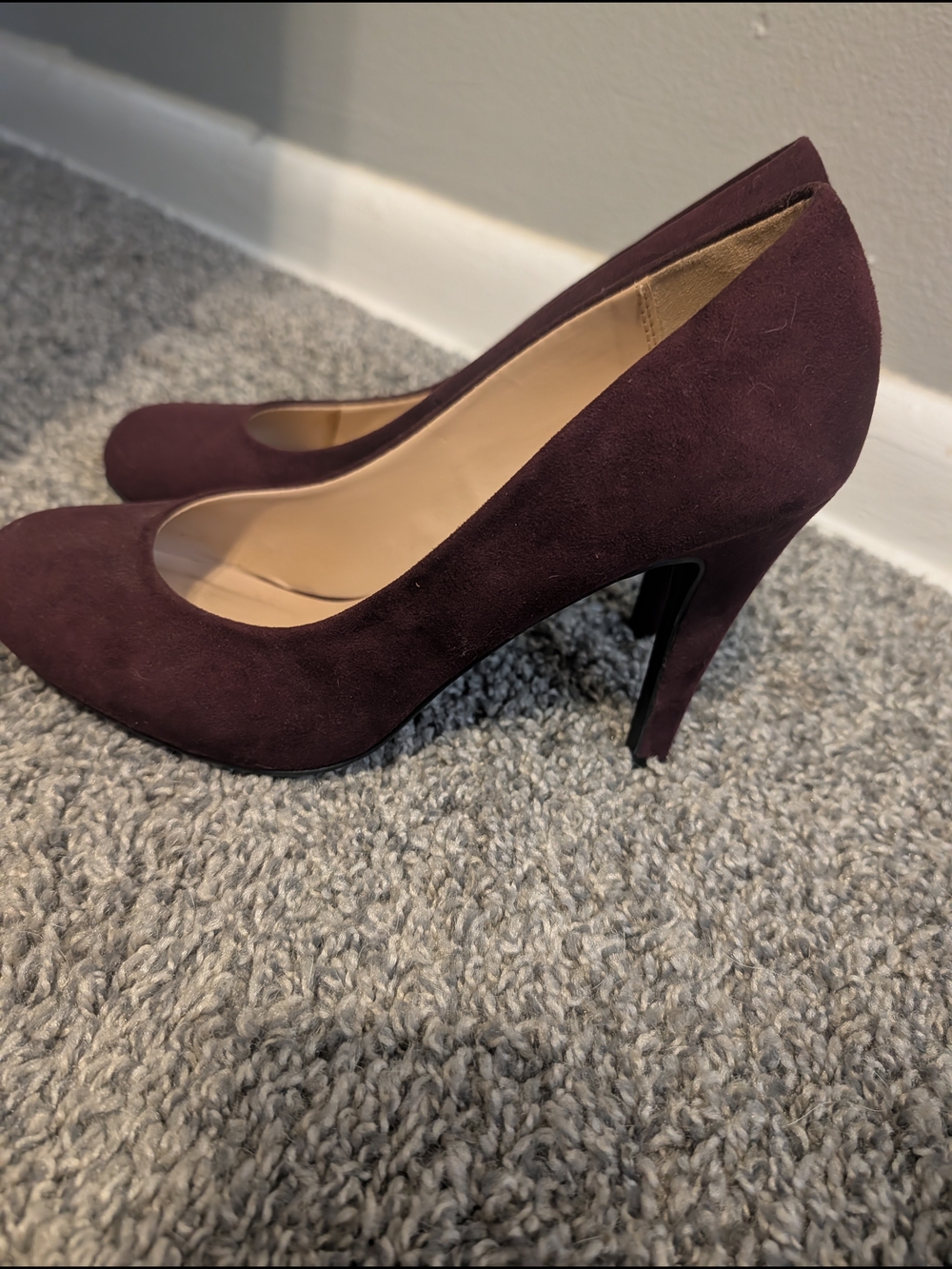 Kelly & Katie Plum Suede Pointed-Toe Pumps